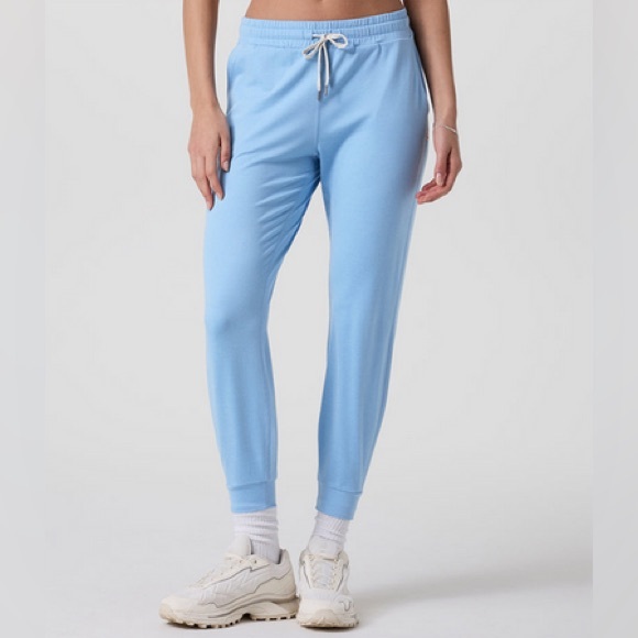 Vuori Women's Performance Jogger in Heather Spring - Picture 2 of 8